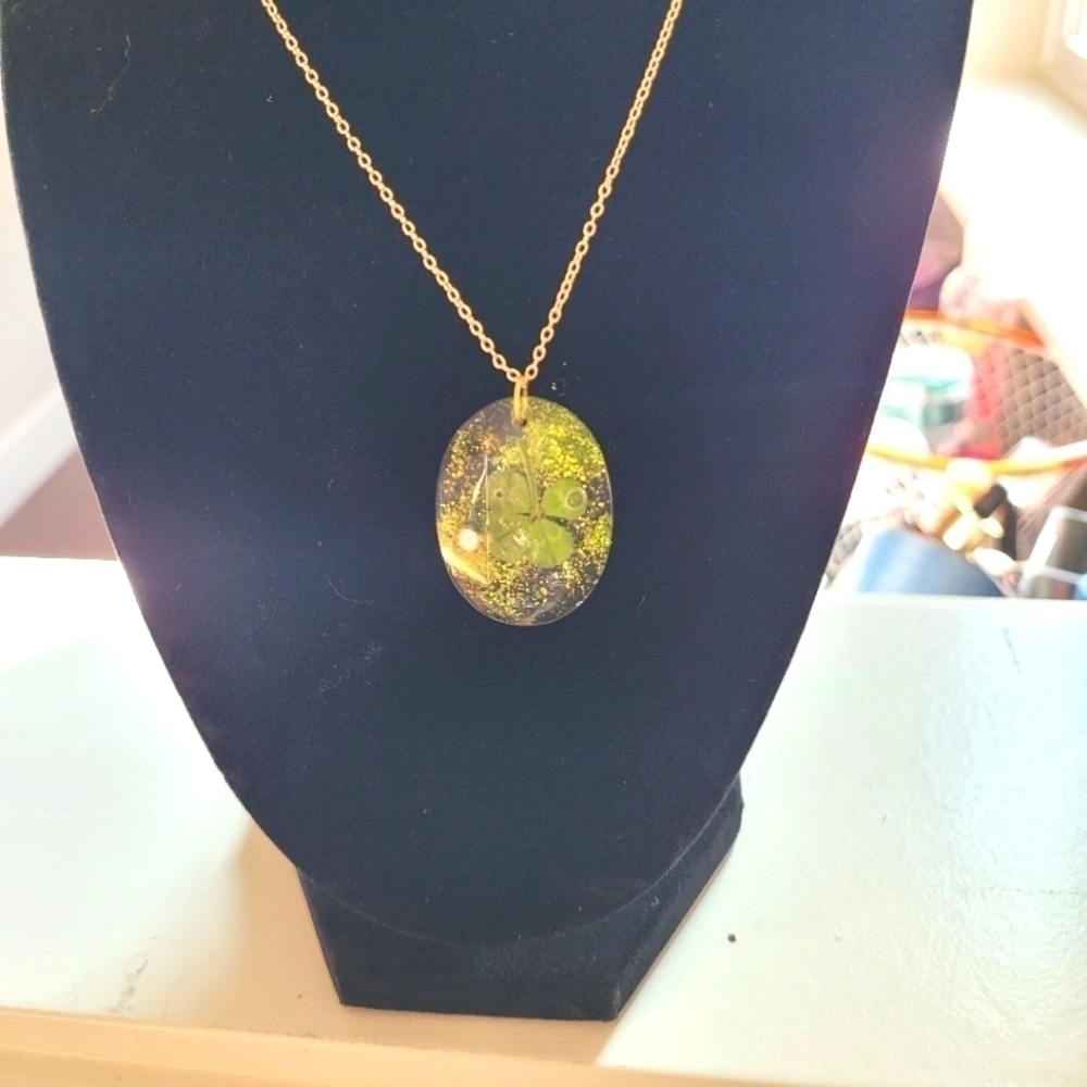𝅺IRISH 4 leaf clover necklace